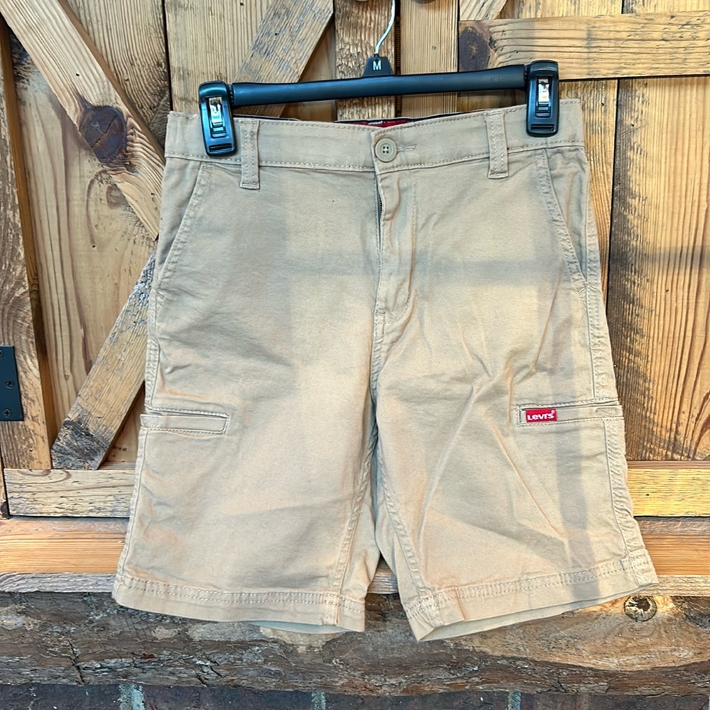 Boys khaki Levi’s casual cargo shorts